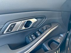 Fahrzeugabbildung BMW 318i T Sport Line LED*Tempomat*Kessy*Navi AHK Sh