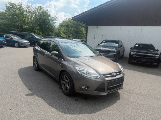 Ford Focus Turnier Titanium-2.Hand-Xenon-Pdc-Shz-Temp