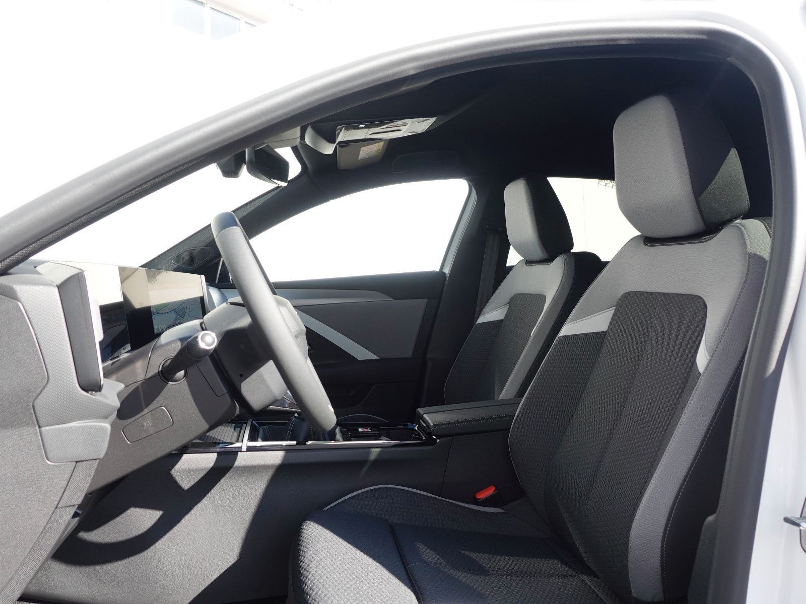 Fahrzeugabbildung Opel Astra Edition 1.2T,Navi,Kamera,Sitzhzg,AGR-Sitz