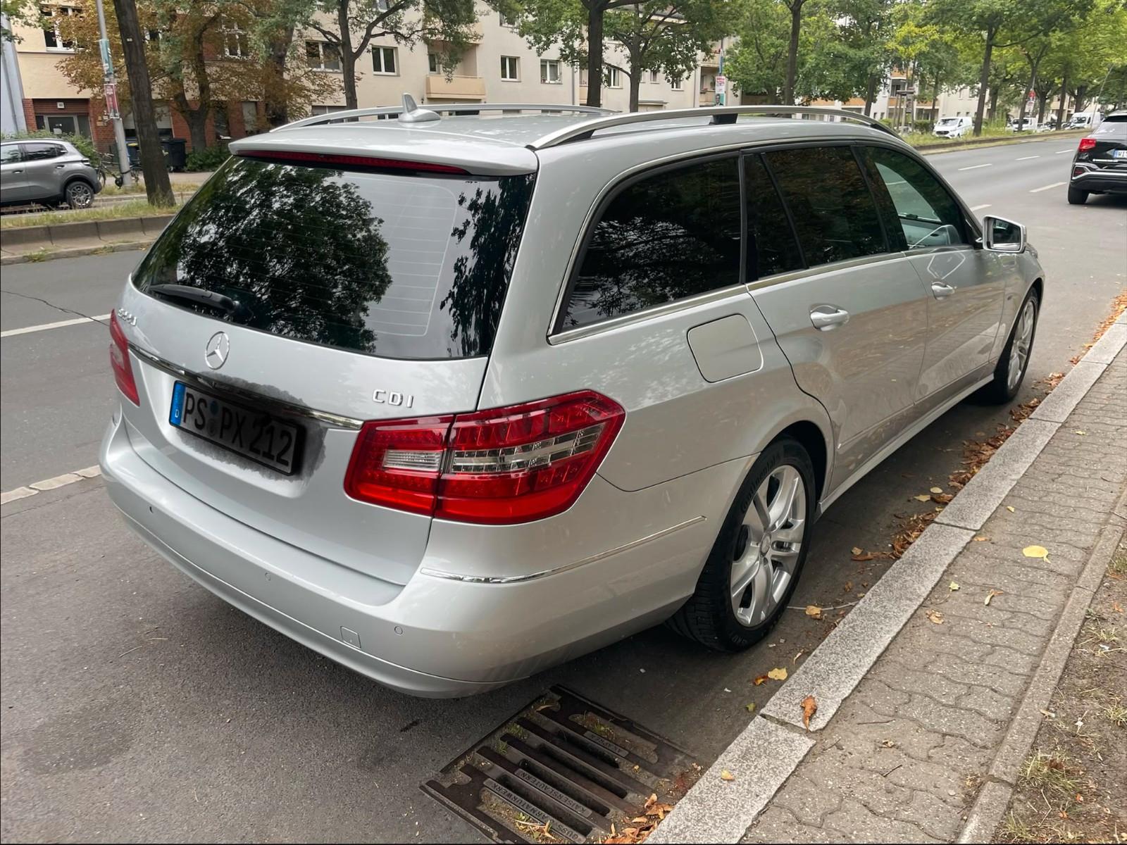 Mercedes-Benz E220 2011 — photo 12