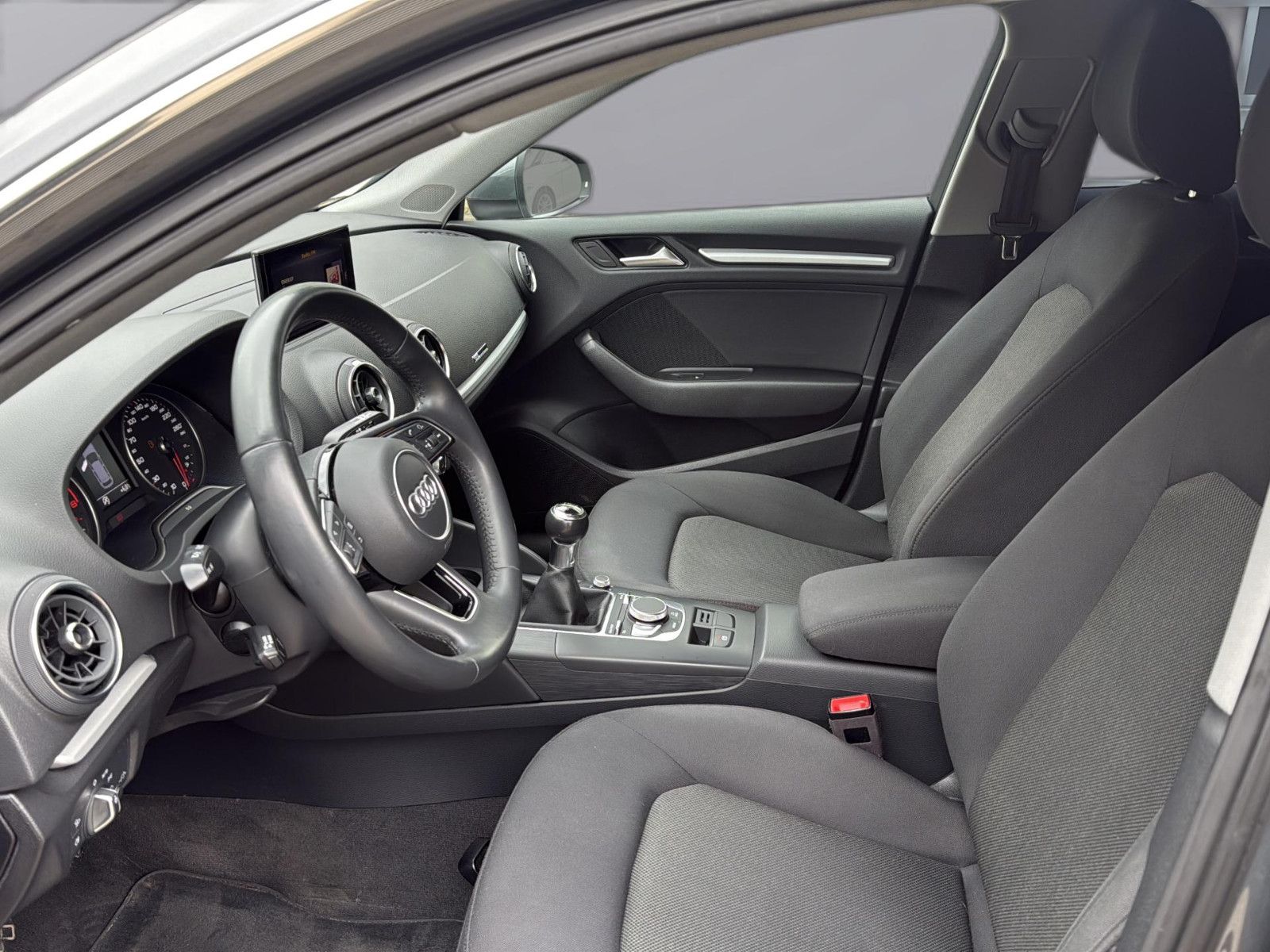 Fahrzeugabbildung Audi A3 Sportback 30 TFSI basis