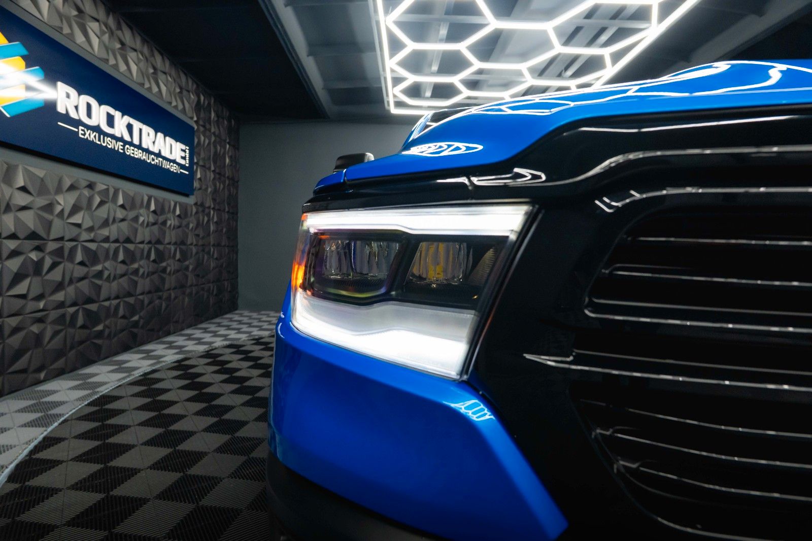 Fahrzeugabbildung Dodge RAM 5.7 V8 HEMI 4x4 Built to Serve AXLE LOCK LED