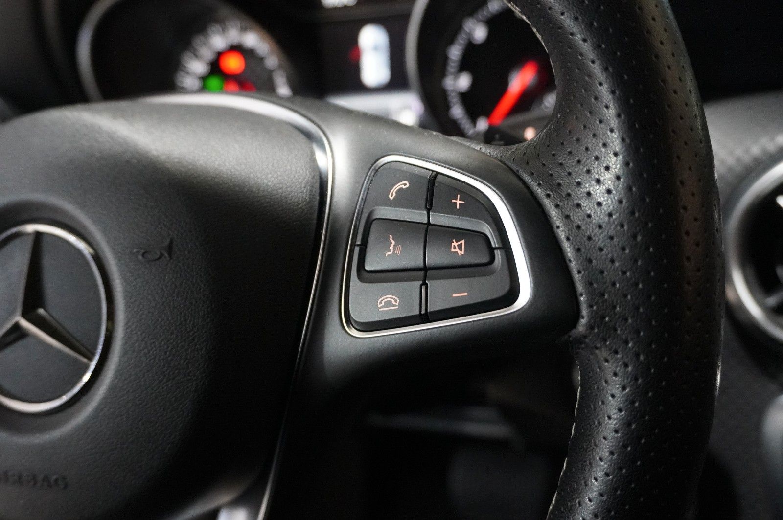 Fahrzeugabbildung Mercedes-Benz A 220 CDI BLUEFFI. NAVI/LED/KAMERA/SHZ/SPORT/AHK