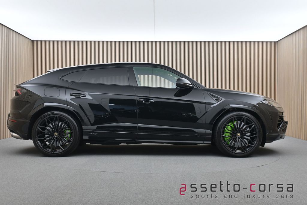LAMBORGHINI Urus 2026