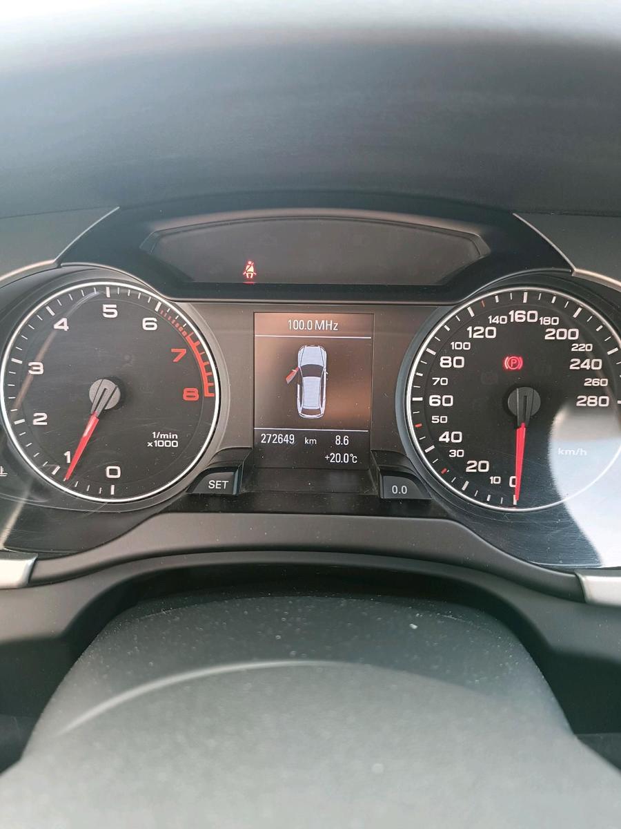 Audi A4 2010 — photo 8