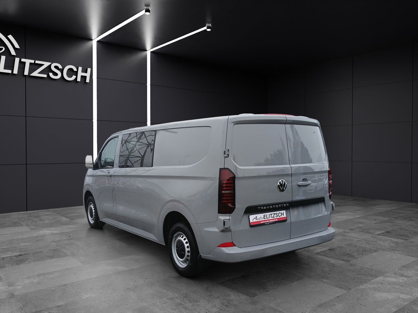Fahrzeugabbildung Volkswagen T7 Transporter TDI Kasten Plus LR Kabine 5-Si RF