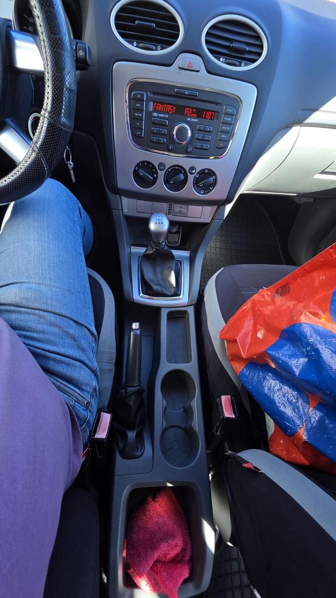 Ford Focus 2010 — photo 7