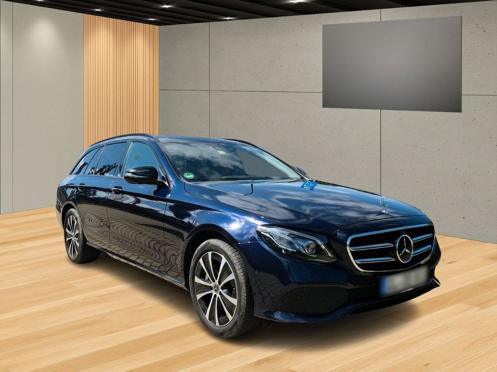 Image of Mercedes-Benz E 300