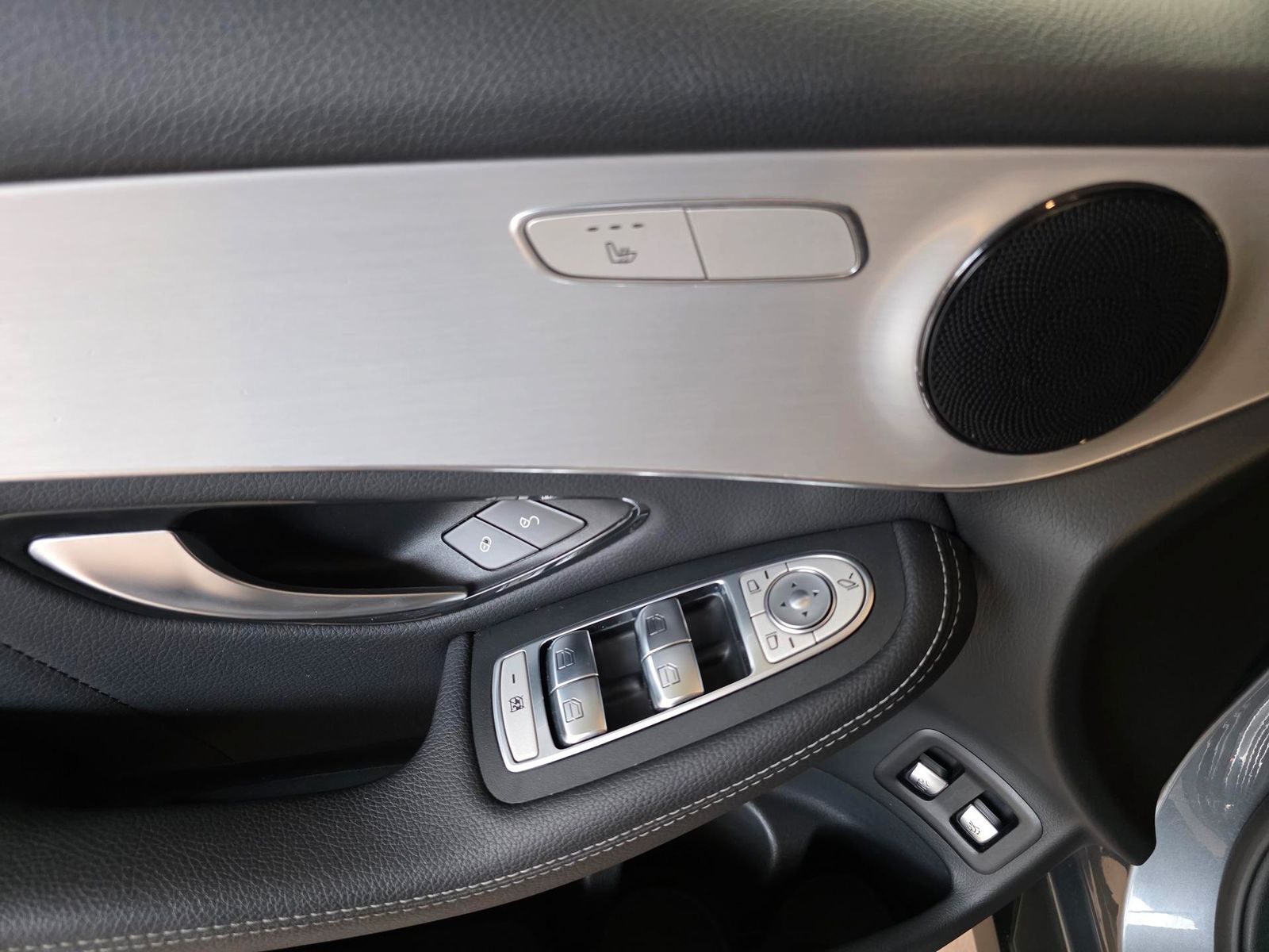 Fahrzeugabbildung Mercedes-Benz GLC 200 4M AMG/Night/Spur/Virtual/Ahk 155 kW ...