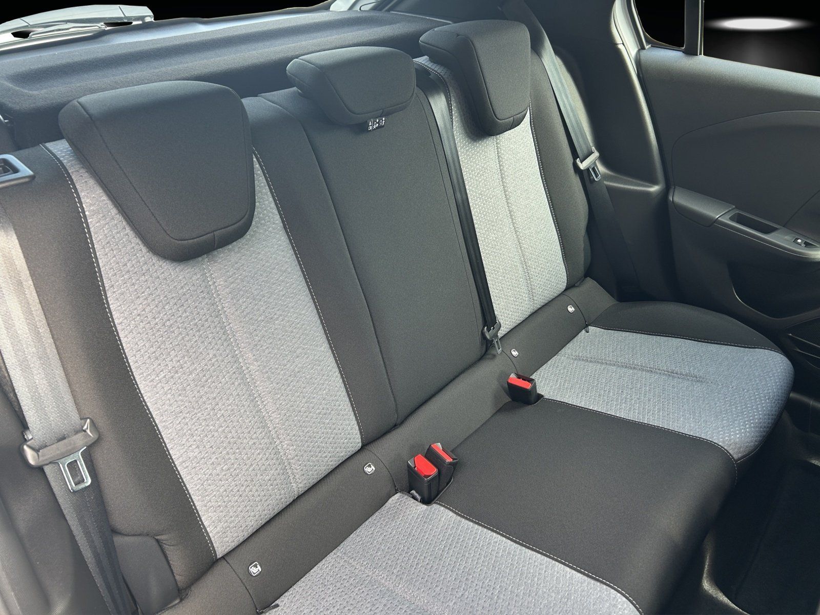 Fahrzeugabbildung Opel Corsa Edition 1,2 LED/KAMERA/SHZ/GRA/LANE/