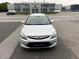 Hyundai i30 cw FIFA WM Edition Klimaanlage - Hyundai i30 aus 2011 mit Benzin-Antrieb: Kombi