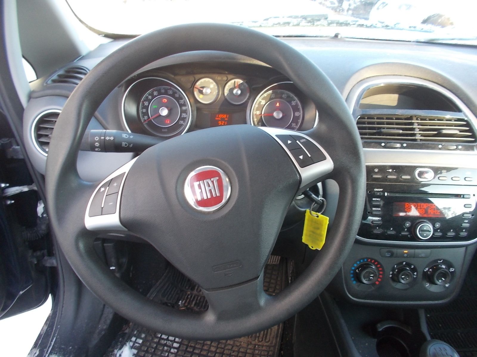 Fahrzeugabbildung Fiat Punto EVO 1.2 8V Active + Klima wenig Kilometer