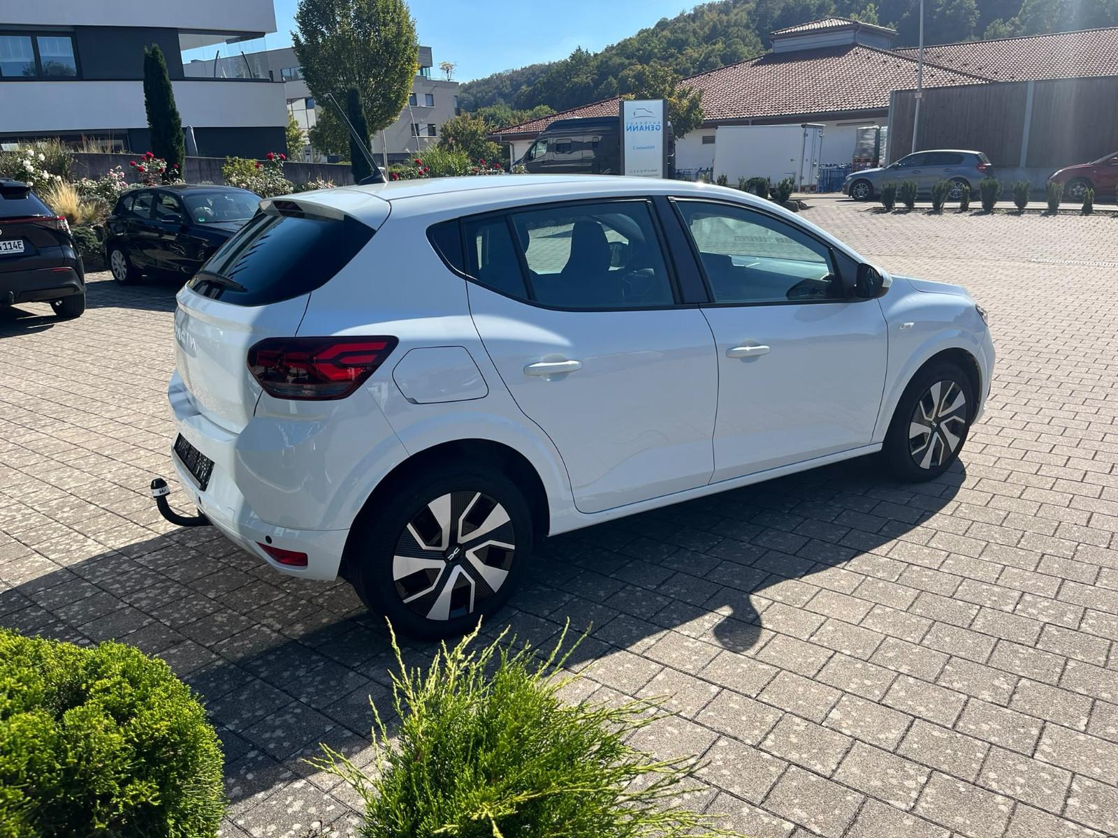 Dacia Sandero TCe 90 Expression + 1. HAND + AHK