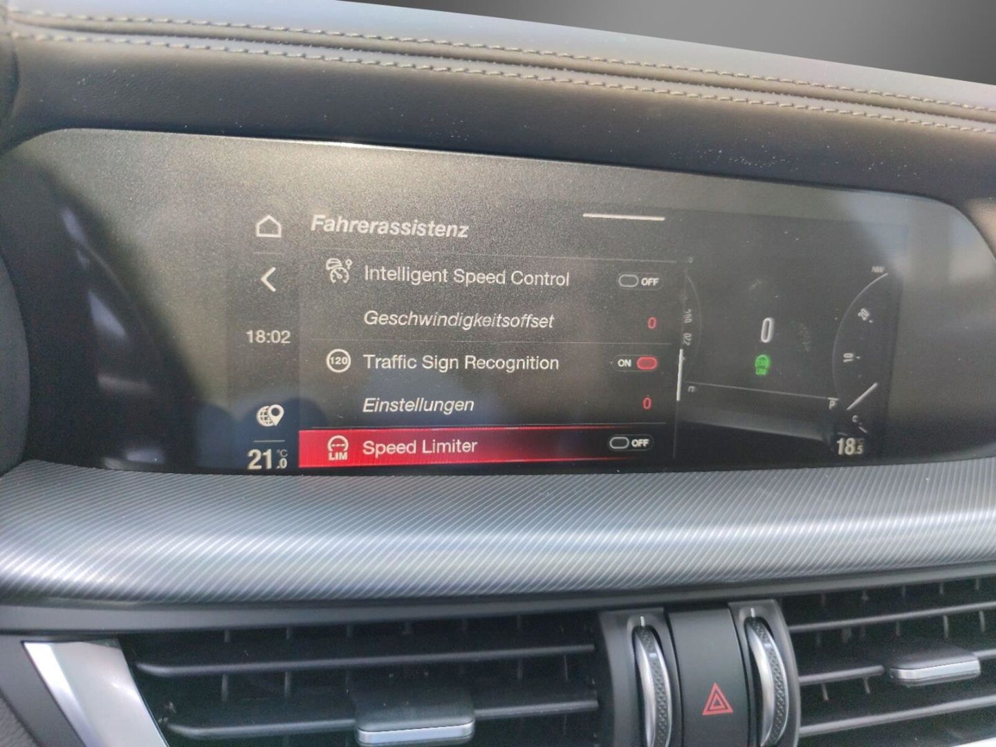 Fahrzeugabbildung Alfa Romeo Stelvio Veloce Q4 2.0 Turbo-21 Zoll-Panoramadach