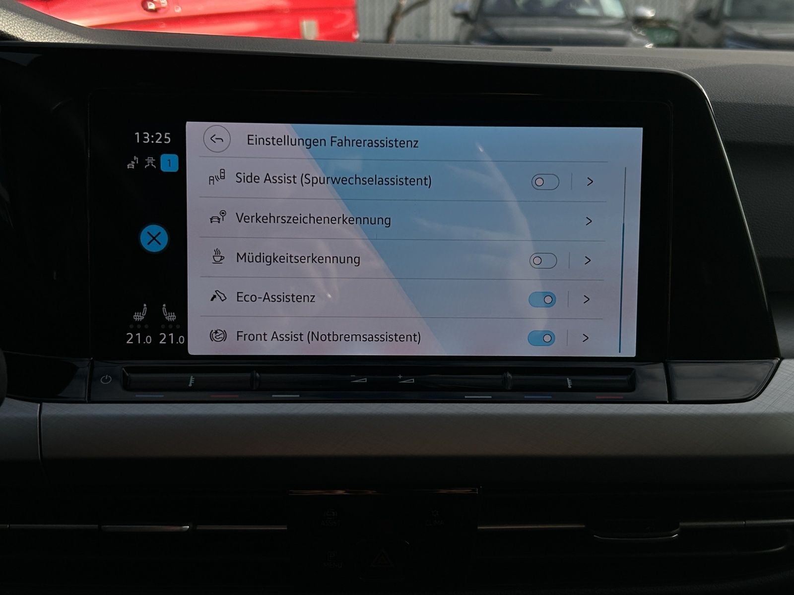 Fahrzeugabbildung Volkswagen Golf VIII Variant Life TDI DSG LED ACC AHK SHZ P