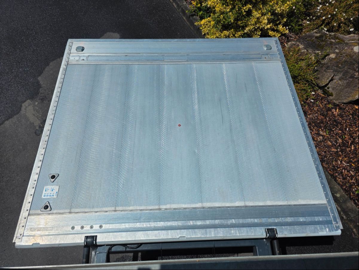 Fahrzeugabbildung Mercedes-Benz Actros 1833 L Retarder 2x Bett LBW Bär 1.500kg
