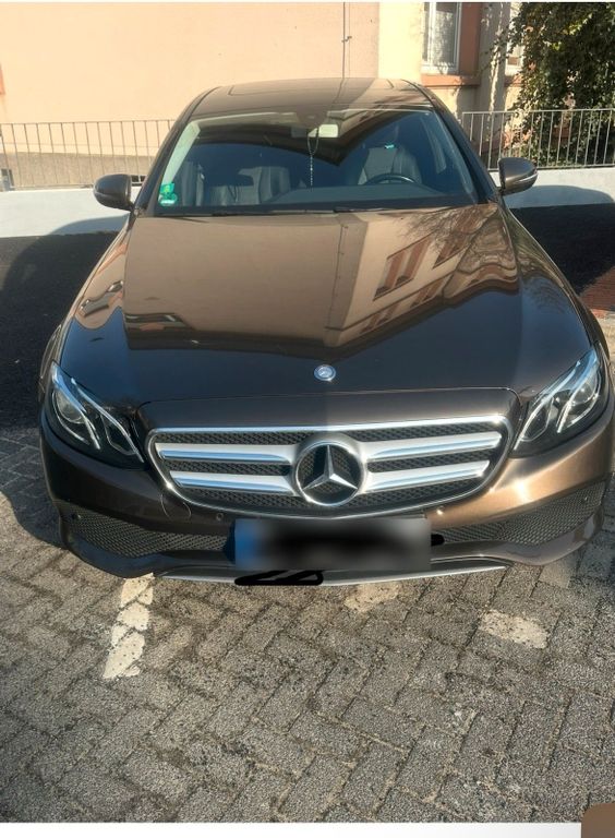 Image of Mercedes-Benz E 200