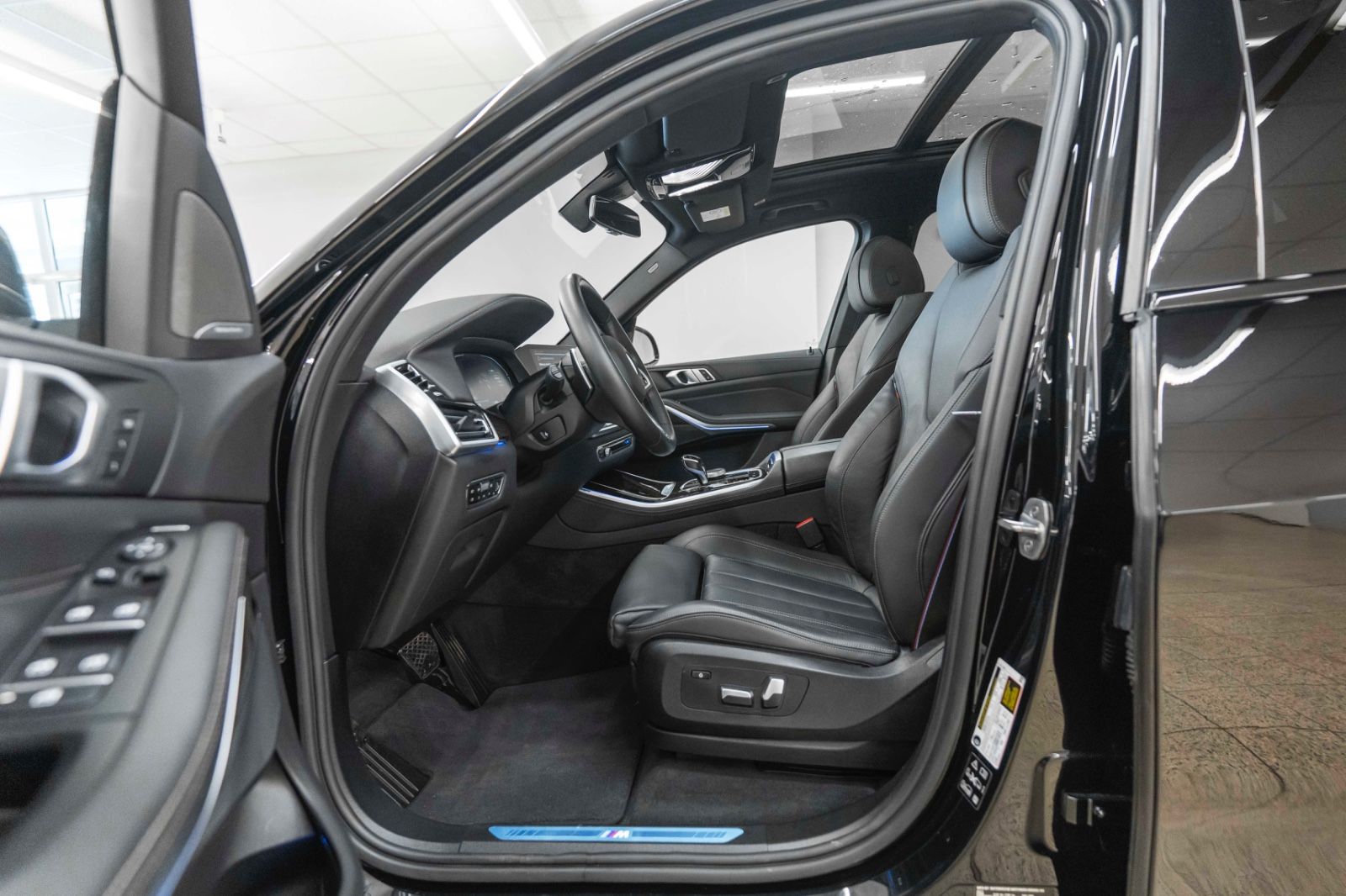 Fahrzeugabbildung BMW X5 xDrive40i M-Sportpaket HUD 360° H&K LED PDC
