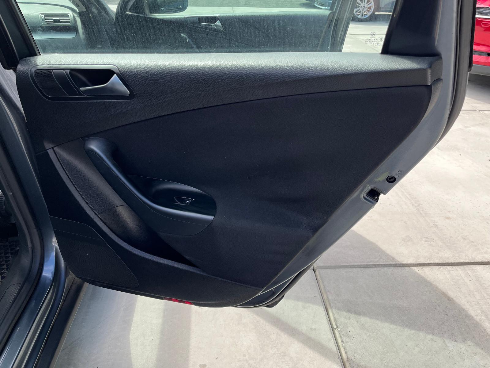 Volkswagen Passat 2010 — photo 26