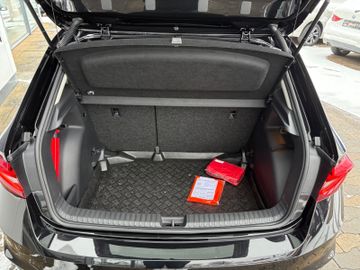 Fahrzeugabbildung SKODA Fabia 1.0 TSI DSG Selection Navi ACC LHZ SHZ uvm