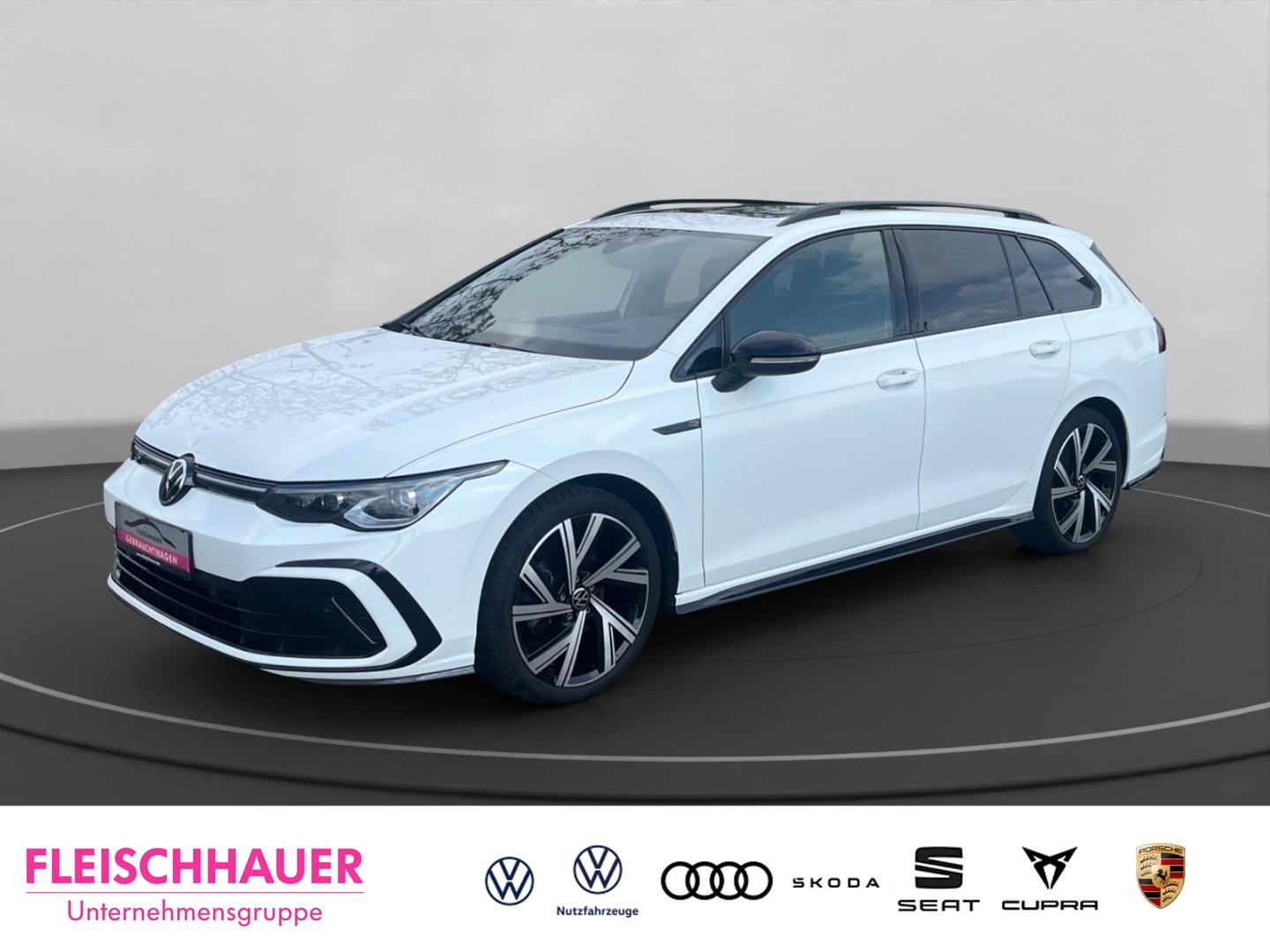 Volkswagen Golf Variant VIII 1.5 R-Line AHK Panorama Black-