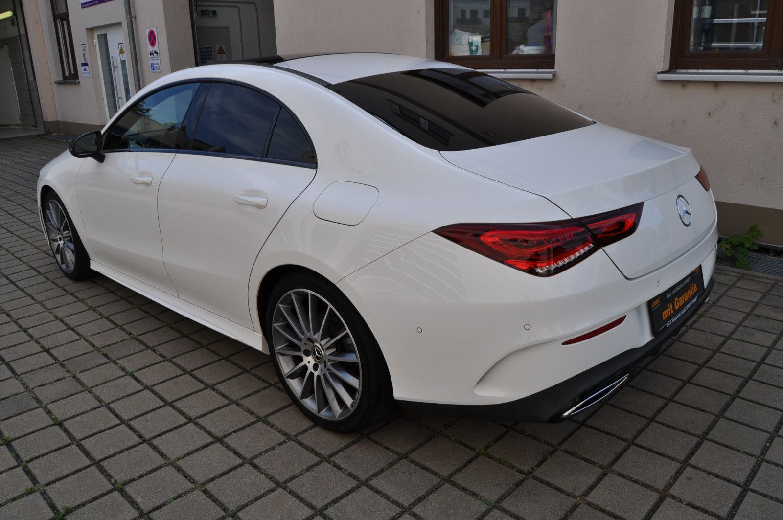 Mercedes-Benz CLA 180 AMG MBUX Panorma LED Night Paket foto 3