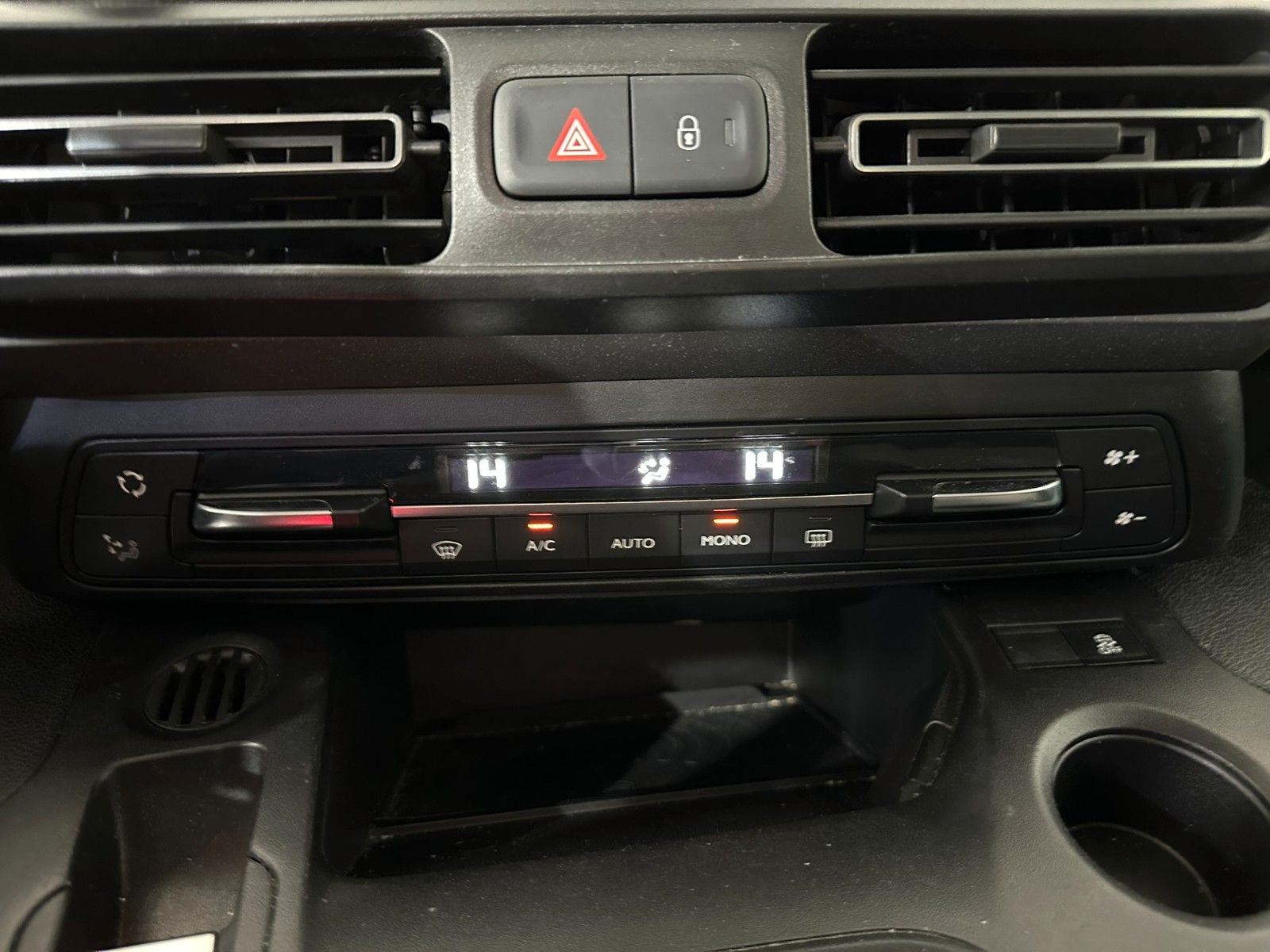 Fahrzeugabbildung Citroën Berlingo Shine M 1.2T NAVI/HEAD-UP/PDC+CAM/AHK