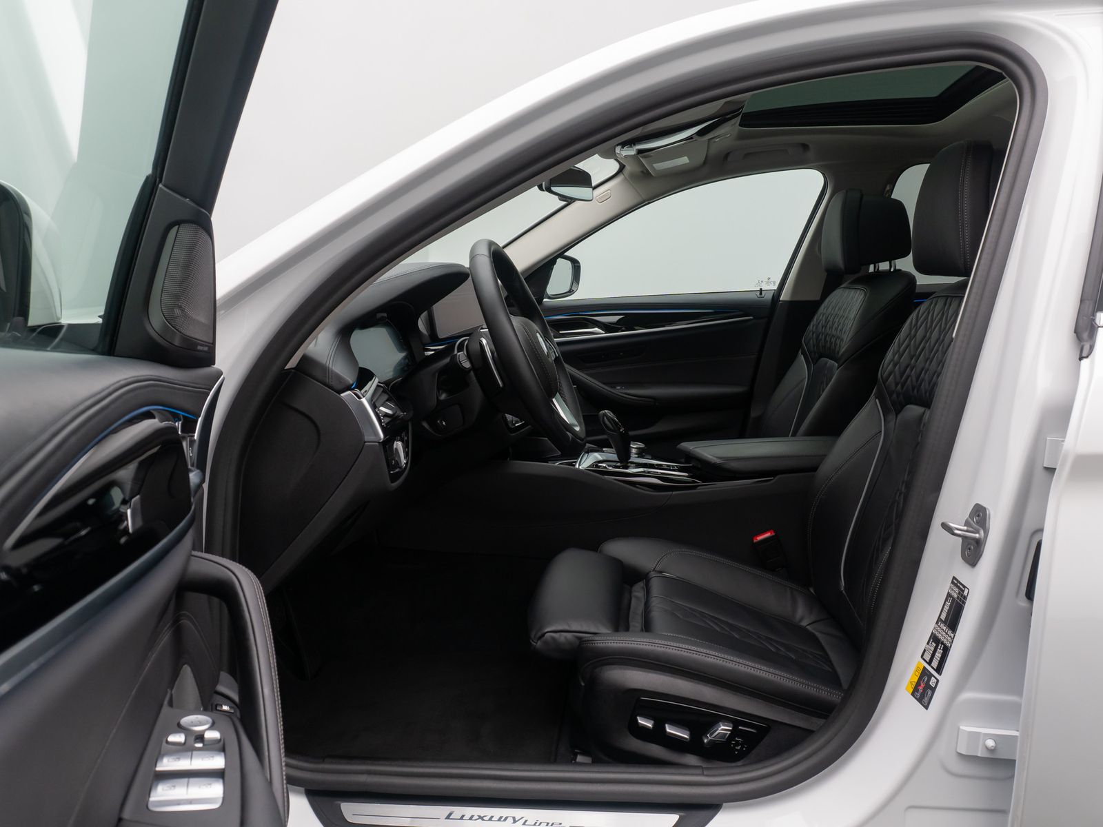 Fahrzeugabbildung BMW 530e xD Luxury Line ACC Kamera DAB H/K HUD Sport