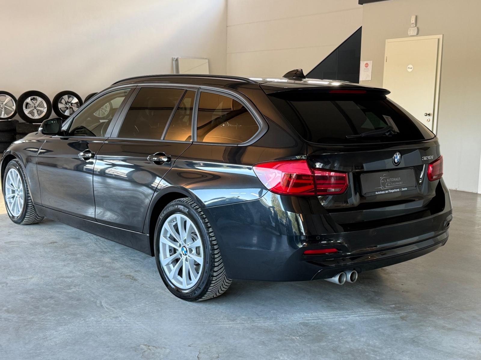 BMW 320i Touring Advantage LED/Memory/HUD/Pano/ACC