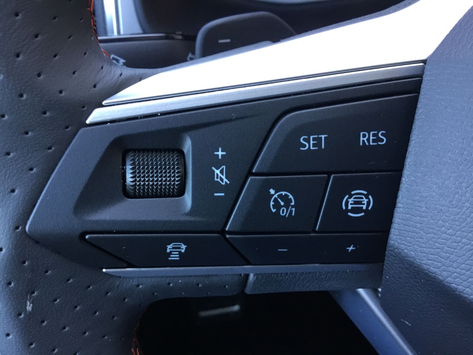 Fahrzeugabbildung SEAT Ateca 2.0 TSI FR 4Drive DSG+AHK+19"+Dinamica+ACC