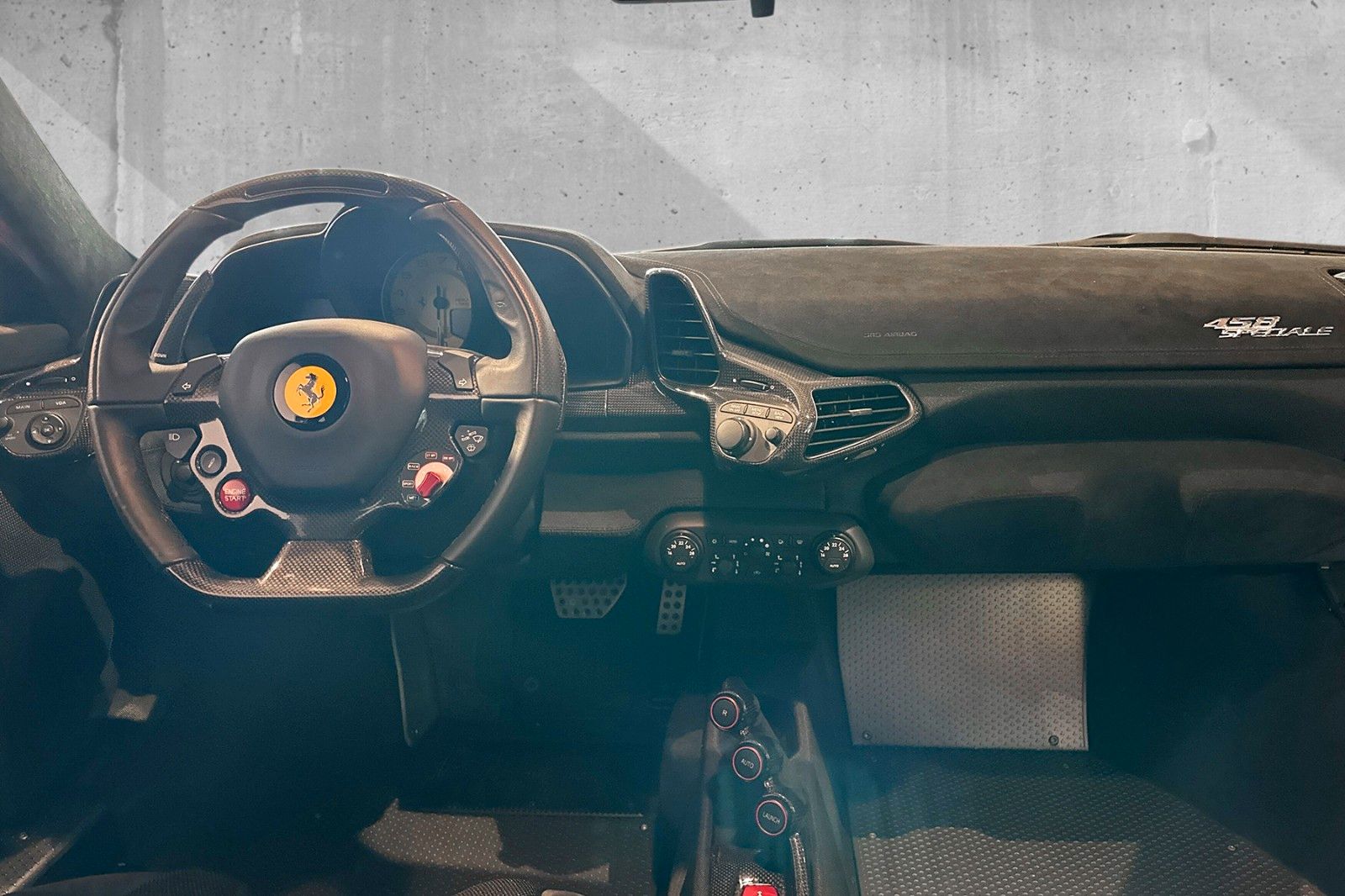 Fahrzeugabbildung Ferrari 458 Speciale*1. Hand*dt. Auto*4-Punkt Gurte*