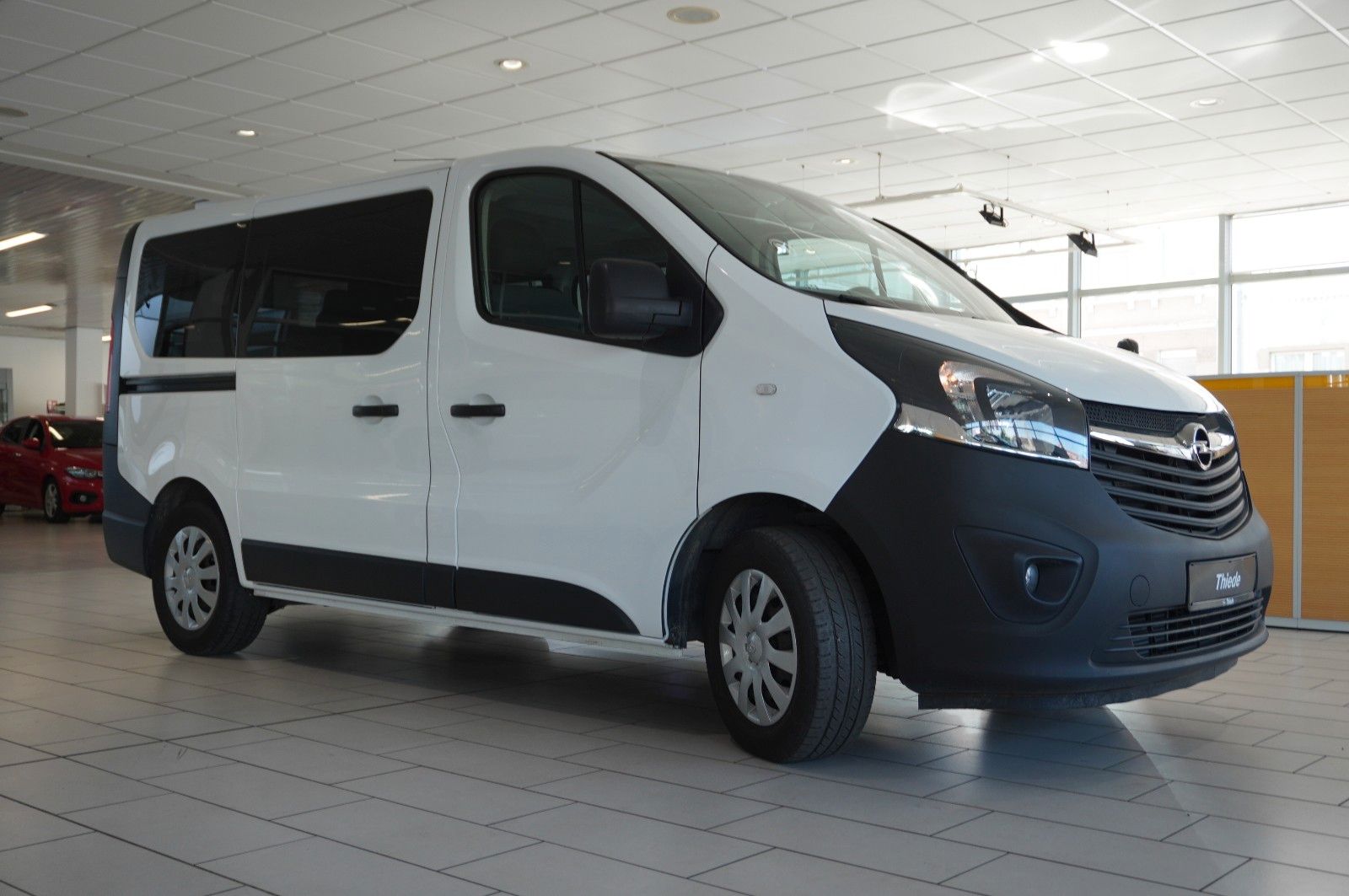 Fahrzeugabbildung Opel Vivaro B 1.6D KOMBI 8-SITZE L1H1 KLIMA/PDC/TEMP.