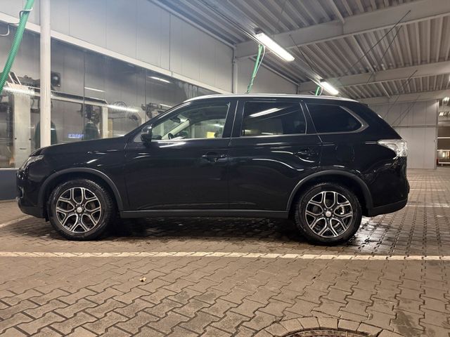 Mitsubishi OUTLANDER 4WD TOP schwarz Diese...