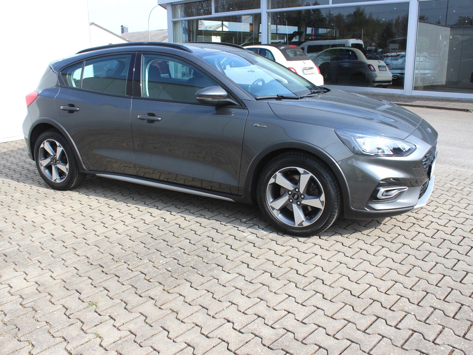 Fahrzeugabbildung Ford Focus Active 1,0 EcoBoost Start/Stopp