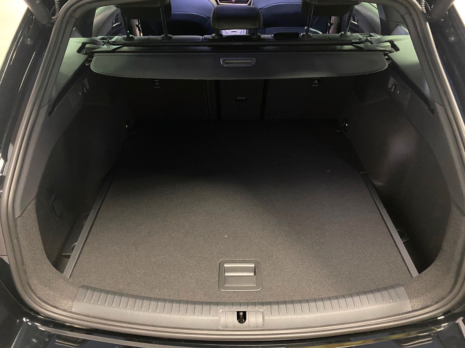 Fahrzeugabbildung CUPRA Leon ST 1.5 eTSI DSG FACELIFT MHEV+5 J. GARANTIE