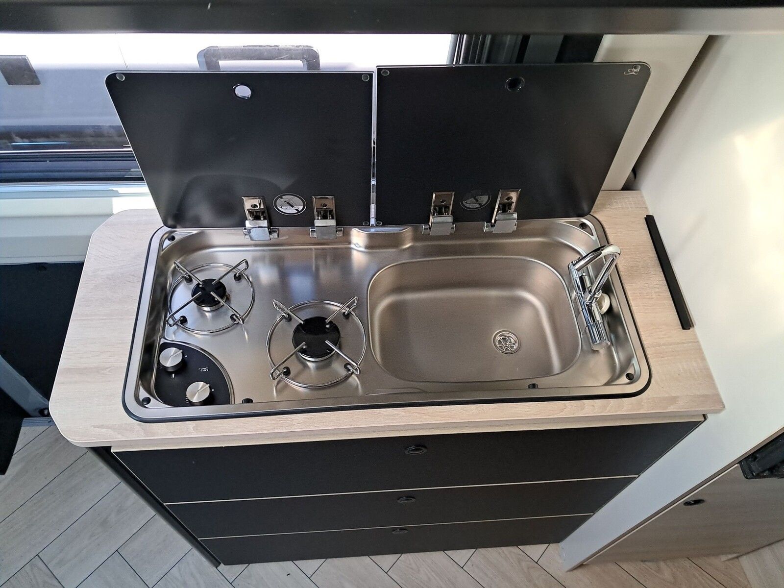 Fahrzeugabbildung Chausson Van Sport Line V690 Solar, Markise, RFK, Arctic