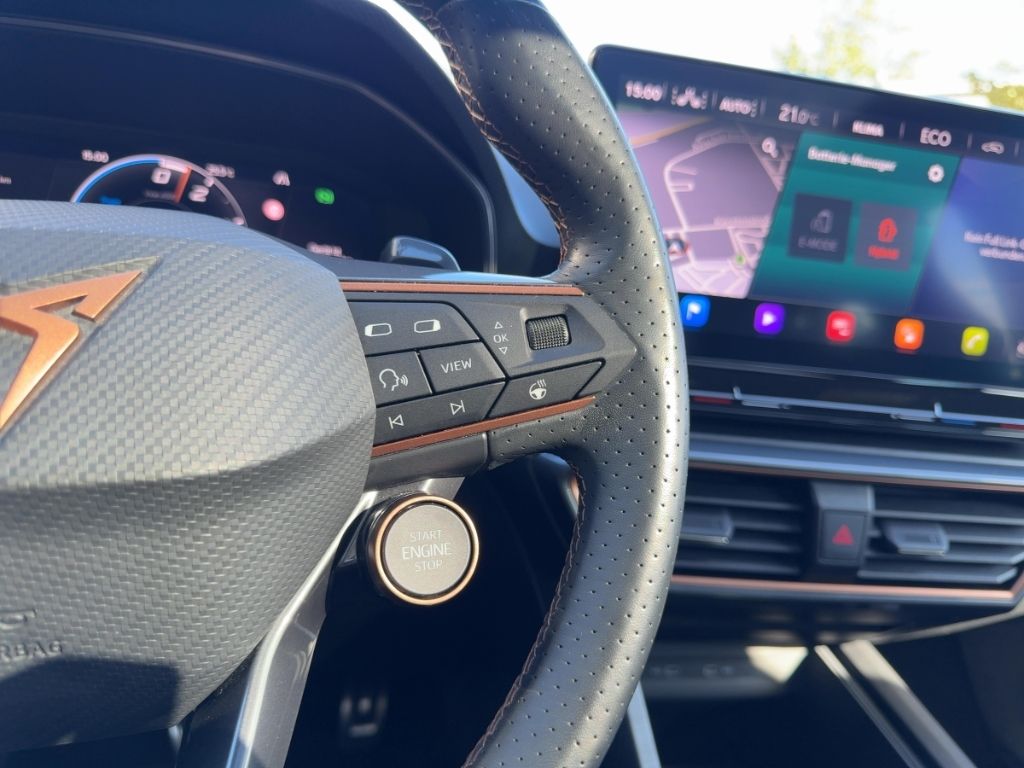 Fahrzeugabbildung CUPRA Leon VZ e-Hybrid, Allwetter, Panoramadach, Navi,