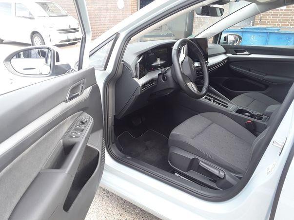 Volkswagen Golf VIII 1.5 eTSI DSG LIFE LED+AHK+HUD+DCP+APP+, миниатюра 4