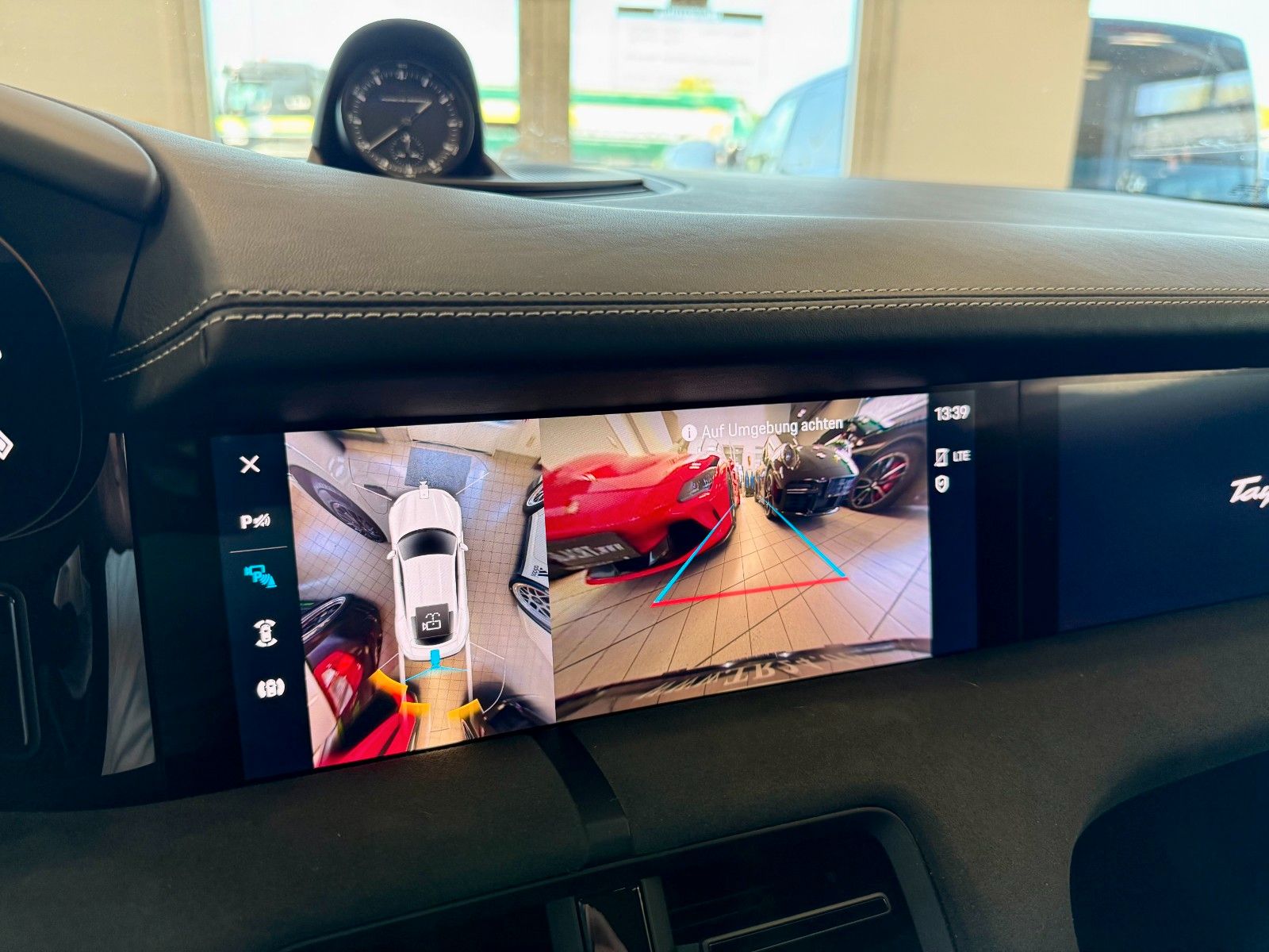 Fahrzeugabbildung Porsche Taycan GTS Panorama/HeadUP/Hinterachlenkung