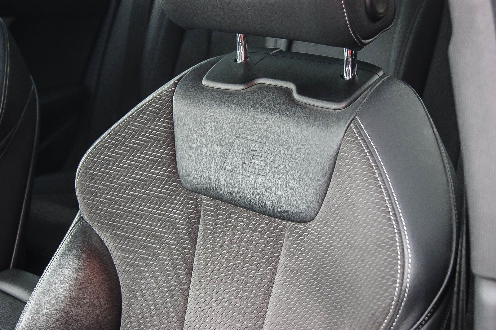 Fahrzeugabbildung Audi A4 Avant 20 TDI S-Line SPORT PANORAMA KAMERA DSP