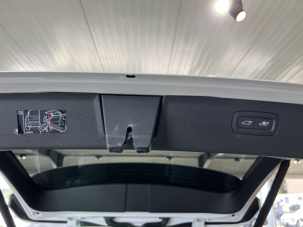 Volvo XC90 T8 Ultimate Dark Recharge AWD UPE101K B&W