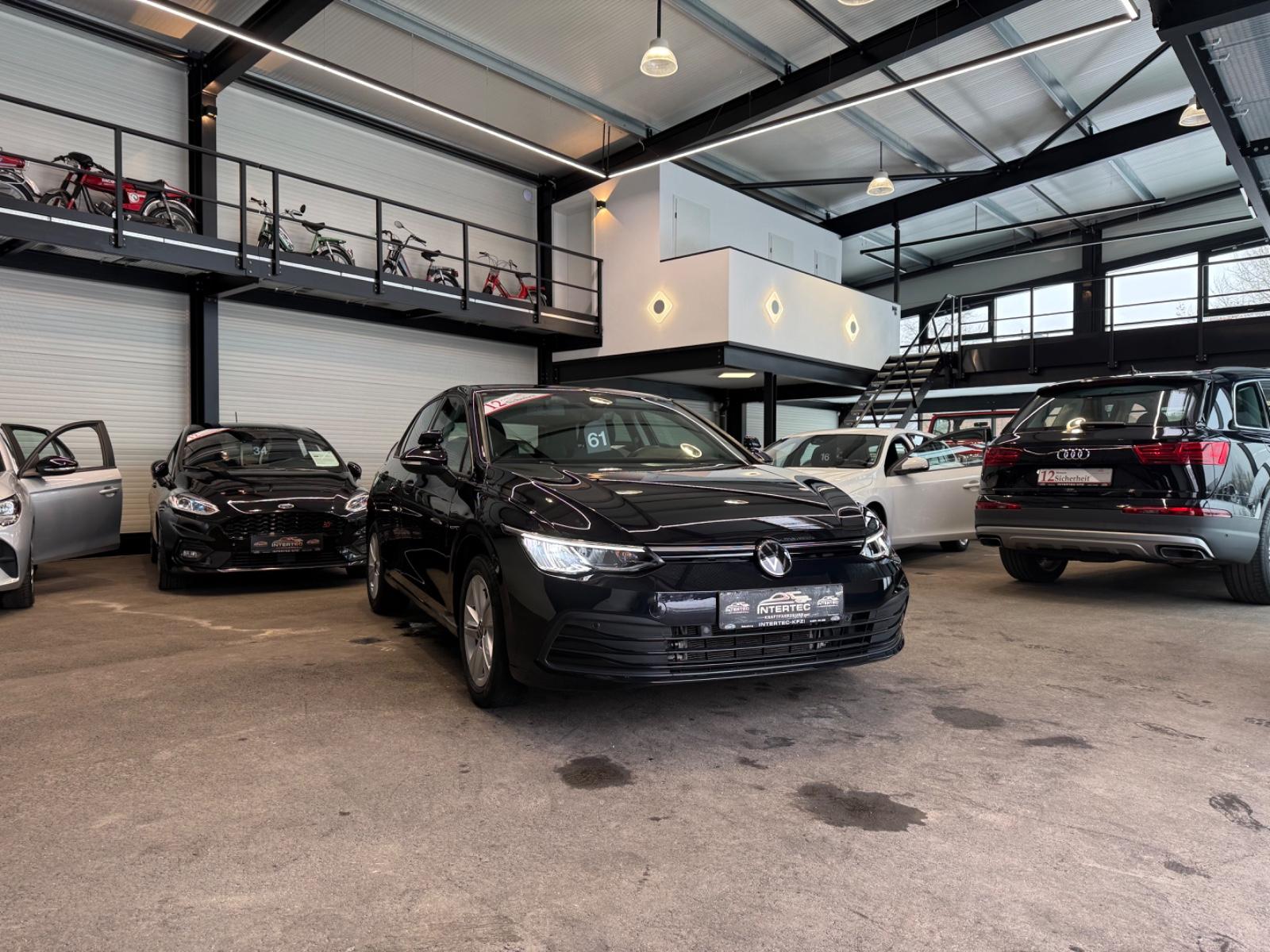 Volkswagen Golf VIII Lim. Life*FAHRSCHULE*LED*APPLE CAR*AHK