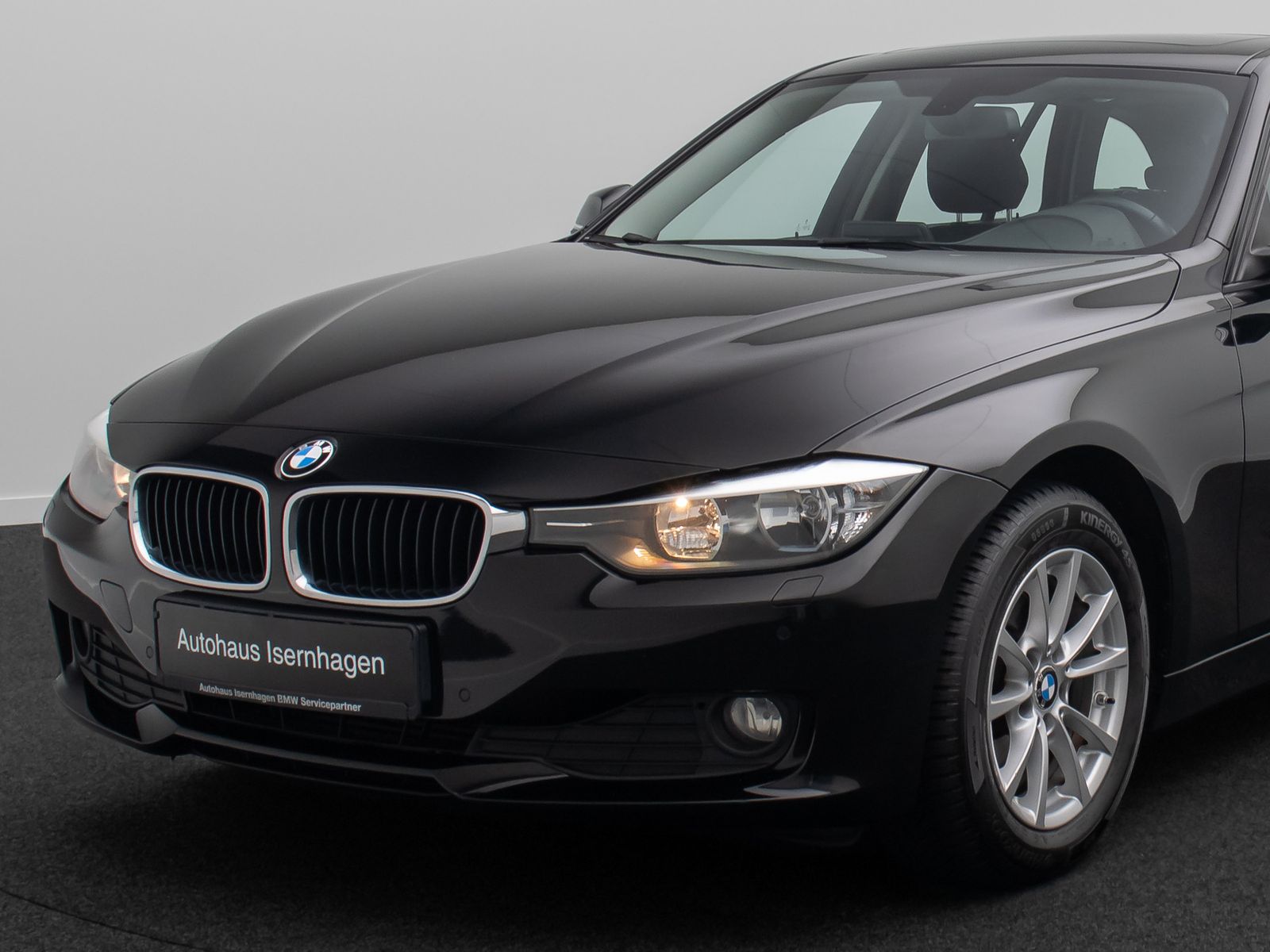 Fahrzeugabbildung BMW 320d PDC Panorama NaviBusiness KlimaAut Regensen