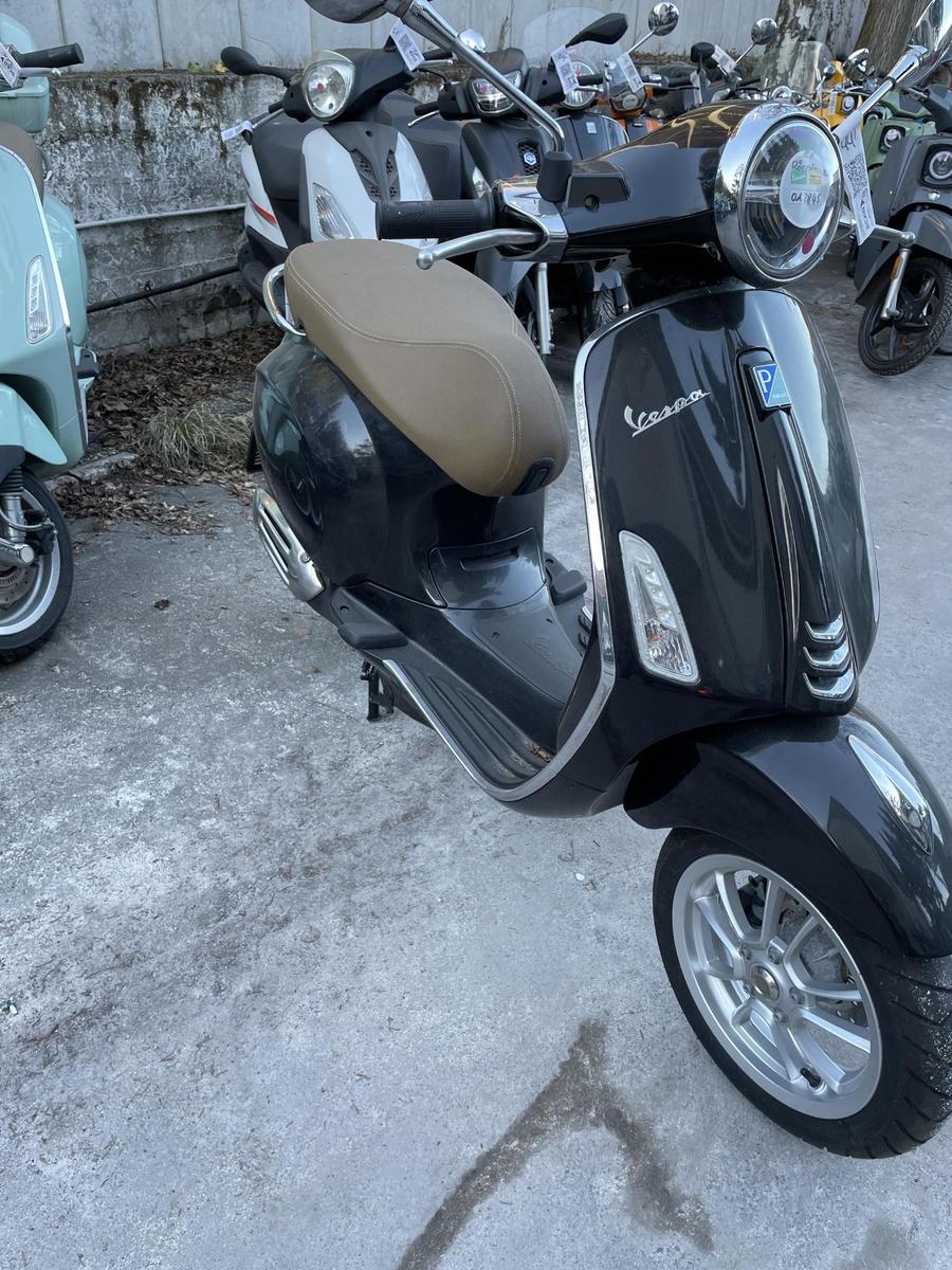 Vespa Primavera 125 ABS LED USB