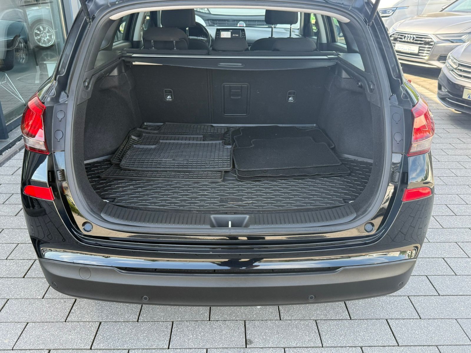 Fahrzeugabbildung Hyundai i30 cw Trend Automatik