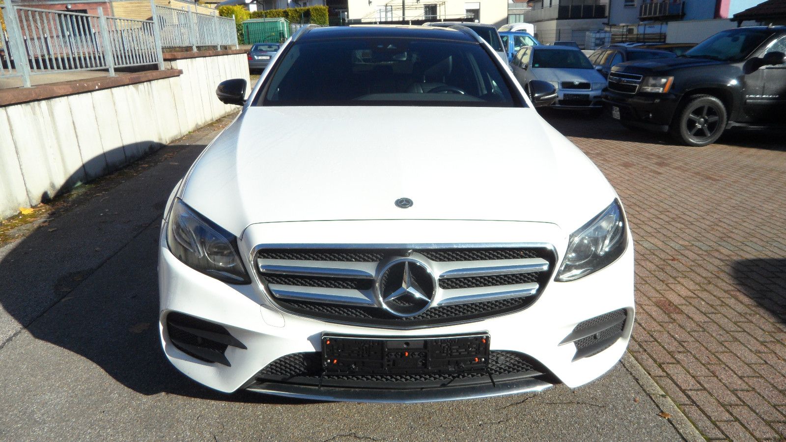 MERCEDES-BENZ E 220