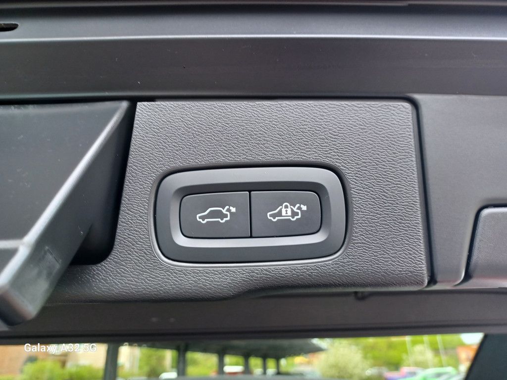 Volvo XC60 B4 Autom.°Momentum Pro°Leder°360°Cam° KI-be foto 15