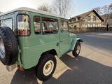 Toyota Land Cruiser FJ40 - Toyota Land Cruiser mit Benzin-Antrieb: Geländewagen
