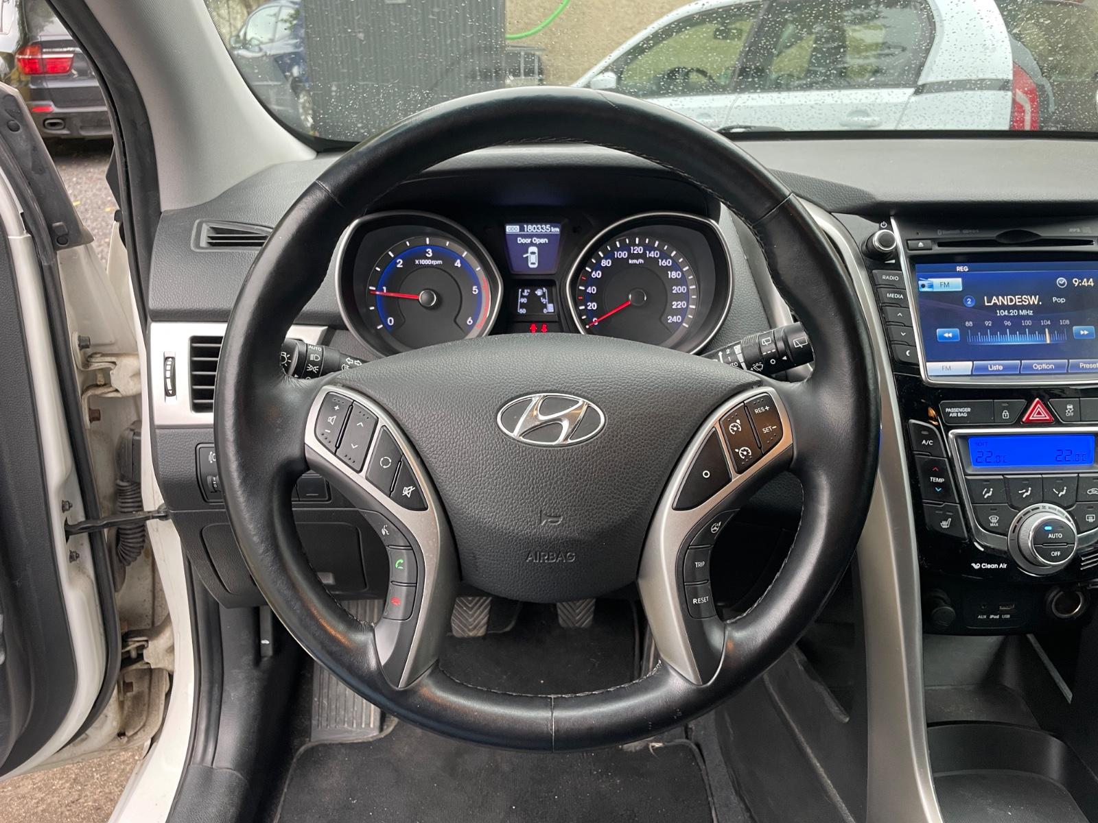 Hyundai i30 2015 — photo 9