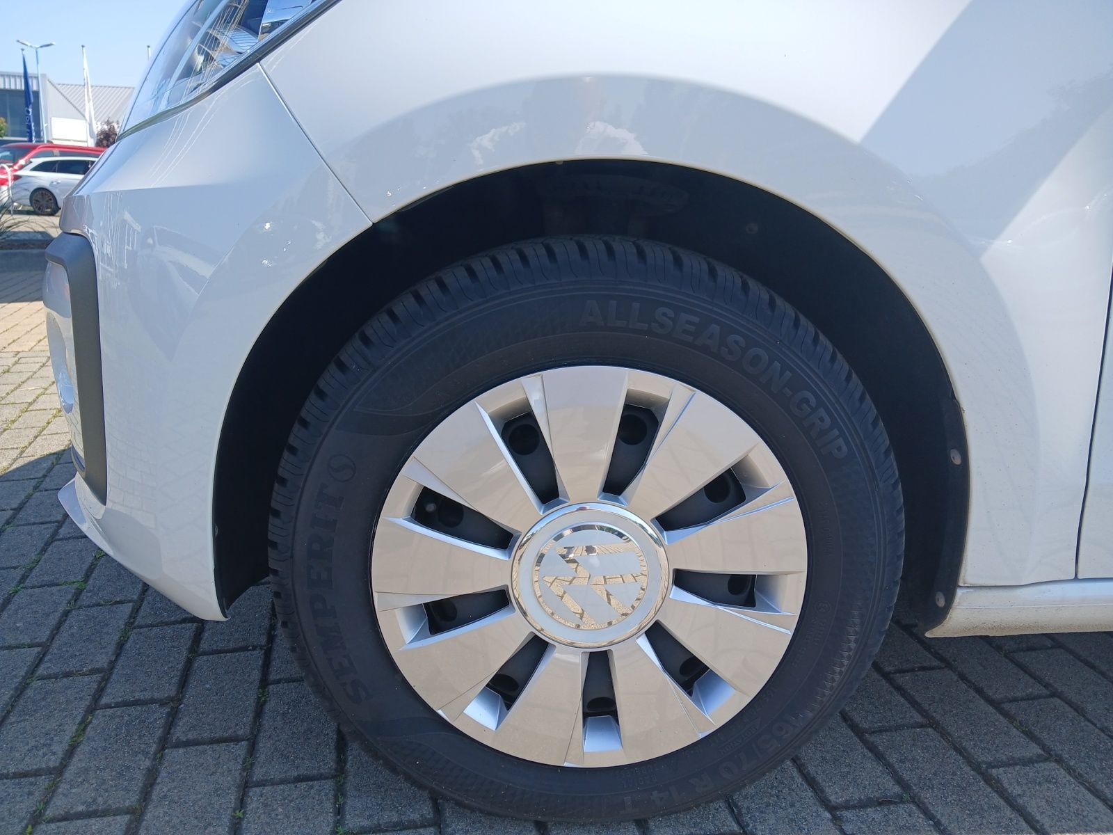 Fahrzeugabbildung Volkswagen up! Klima DAB GRA PDC SH